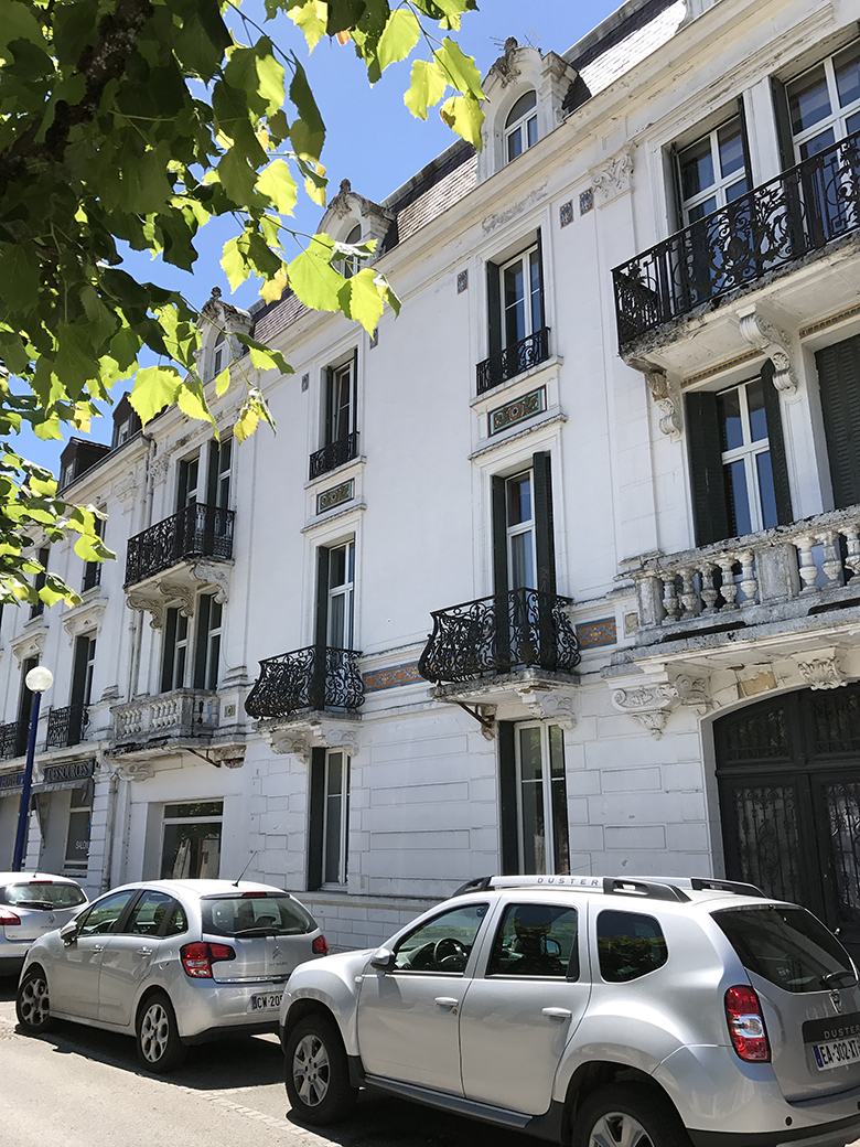 Along Rue Ziwer Pacha (formerly Rue Salabery), Contrexéville - Formerly officers' quarters for the AEF hospital personnel. 